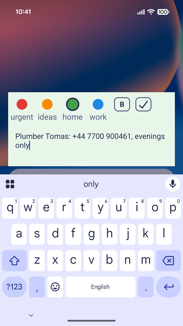 The note card over the home screen after one tap on the widget: the colours urgent, ideas, home and work with home picked, buttons for bold and a checkbox, a phone number being typed, and the keyboard up.
